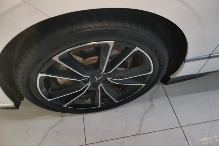 Used VOYAH PASSION 2024 PHEV Four-Wheel Drive Ultra-Long Range Flagship Model Left Front Wheel Hub