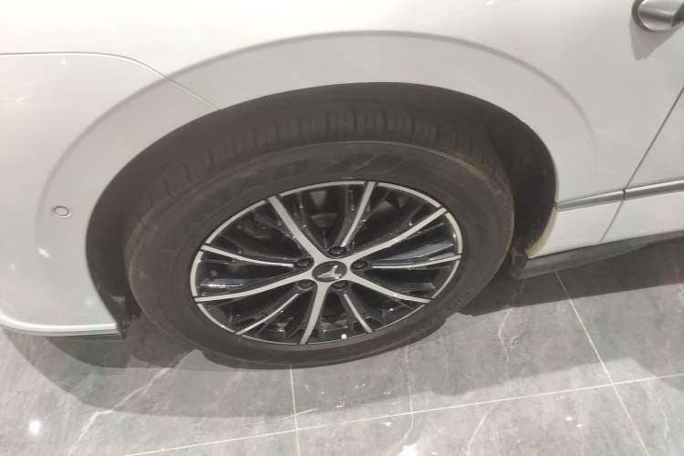 Used VOYAH PASSION 2024 PHEV Four-Wheel Drive Ultra-Long Range Flagship Model Left Front Wheel Hub