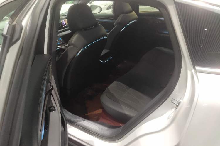 Used VOYAH PASSION 2024 PHEV Four-Wheel Drive Ultra-Long Range Flagship Model Left Rear Seat
