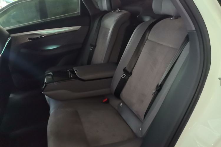 Used VOYAH PASSION 2024 PHEV Four-Wheel Drive Ultra-Long Range Executive Edition Left Rear Seat