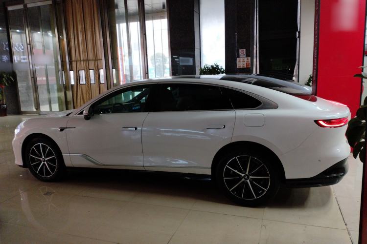 Used VOYAH PASSION 2024 PHEV Four-Wheel Drive Ultra-Long Range Executive Edition Left Side