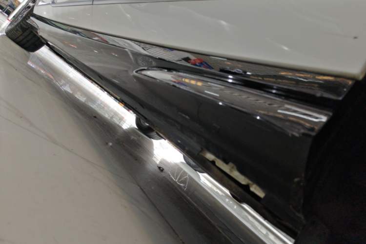 Used VOYAH PASSION 2024 PHEV Four-Wheel Drive Ultra-Long Range Executive Edition Left Side Sill