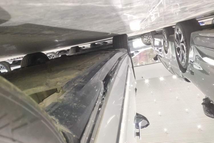Used VOYAH PASSION 2024 PHEV Four-Wheel Drive Ultra-Long Range Flagship Model Left Side Sill
