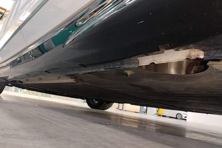 Used VOYAH PASSION 2024 PHEV Four-Wheel Drive Ultra-Long Range Flagship Model Left Side Sill