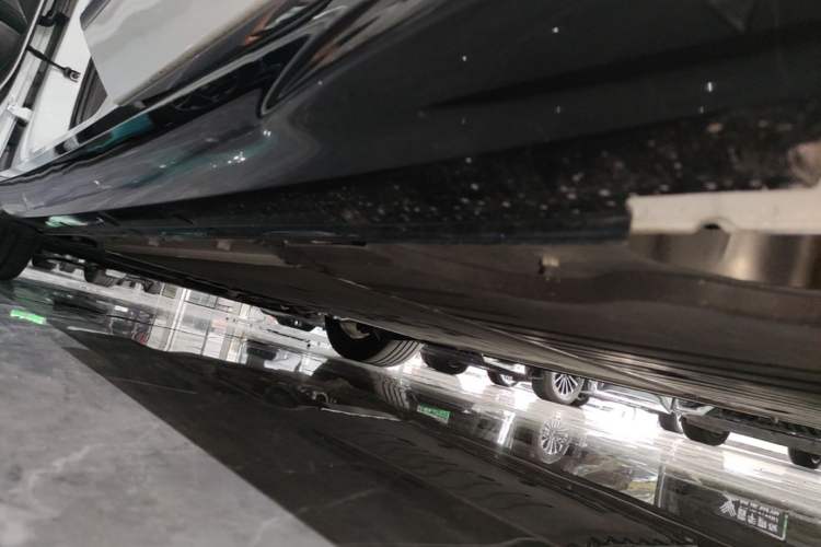 Used VOYAH PASSION 2024 PHEV Four-Wheel Drive Ultra-Long Range Executive Edition Left Side Sill
