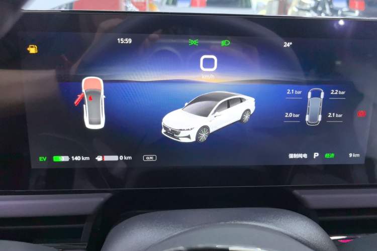 Used VOYAH PASSION 2024 PHEV Four-Wheel Drive Ultra-Long Range Executive Edition Odometer Close Up