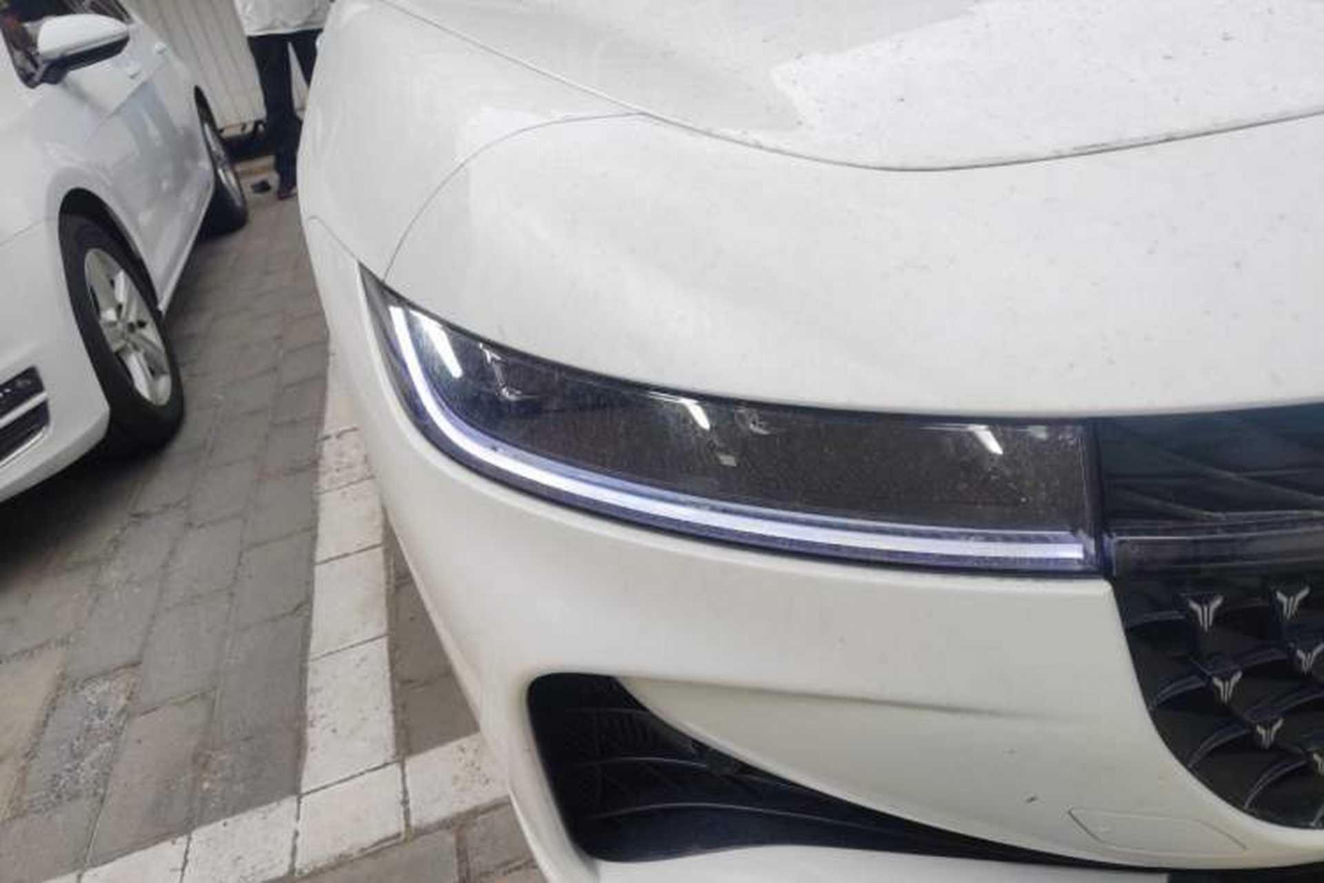 Used VOYAH PASSION 2024 PHEV Four-Wheel Drive Ultra-Long Range Flagship Model Right Front Headlight
