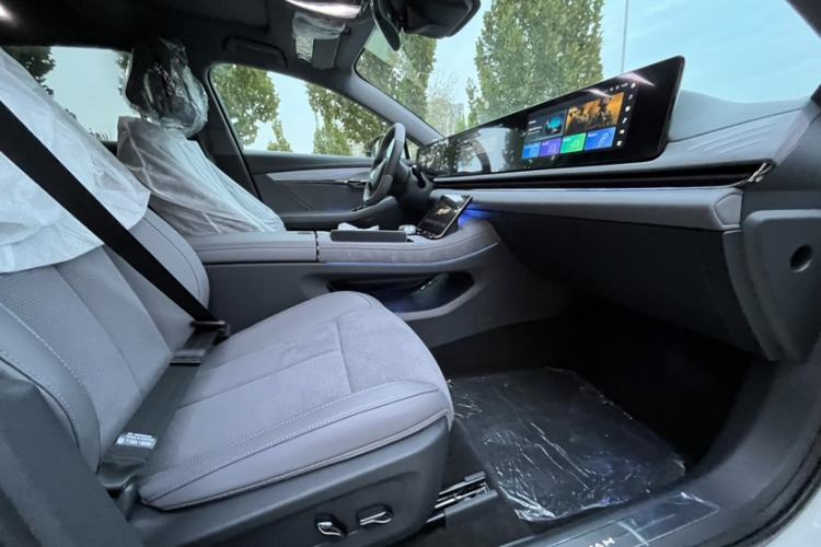 Used VOYAH PASSION 2024 PHEV Four-Wheel Drive Ultra-Long Range Executive Edition Right Front Seat