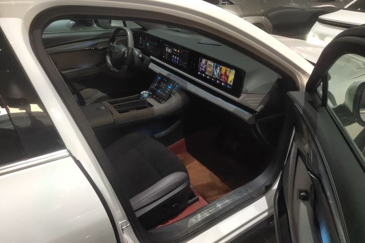 Used VOYAH PASSION 2024 PHEV Four-Wheel Drive Ultra-Long Range Flagship Model Right Front Seat