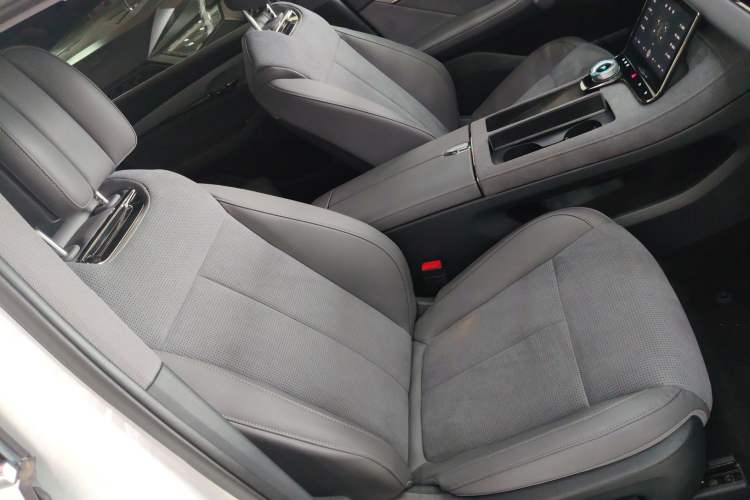 Used VOYAH PASSION 2024 PHEV Four-Wheel Drive Ultra-Long Range Flagship Model Right Front Seat