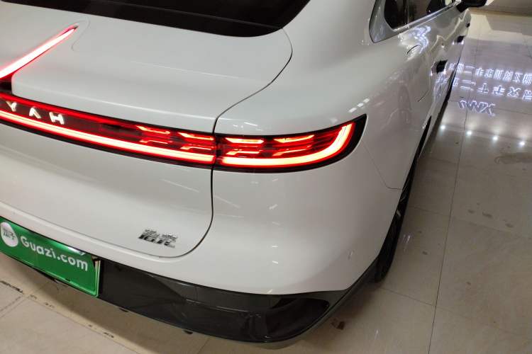 Used VOYAH PASSION 2024 PHEV Four-Wheel Drive Ultra-Long Range Executive Edition Right Rear Taillight