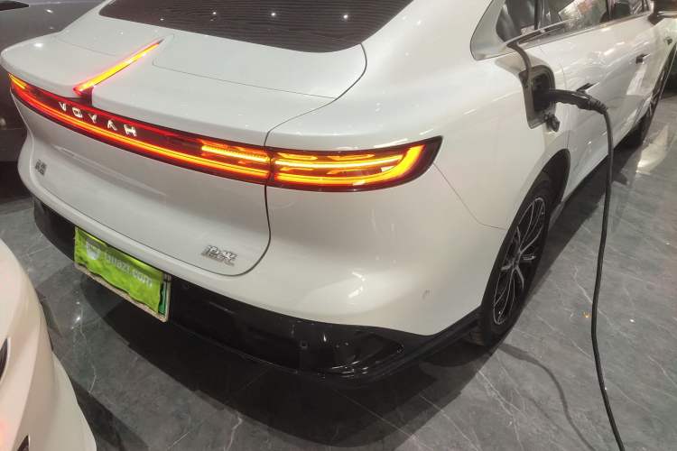 Used VOYAH PASSION 2024 PHEV Four-Wheel Drive Ultra-Long Range Flagship Model Right Rear Taillight