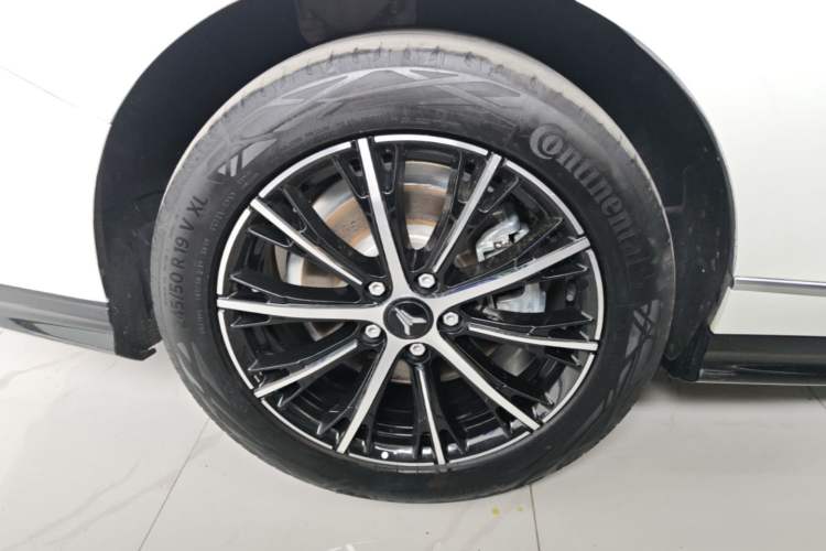 Used VOYAH PASSION 2024 PHEV Four-Wheel Drive Ultra-Long Range Executive Edition Right Rear Wheel Hub
