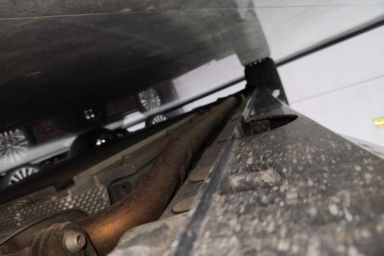 Used VOYAH PASSION 2024 PHEV Four-Wheel Drive Ultra-Long Range Flagship Model Right Side Sill