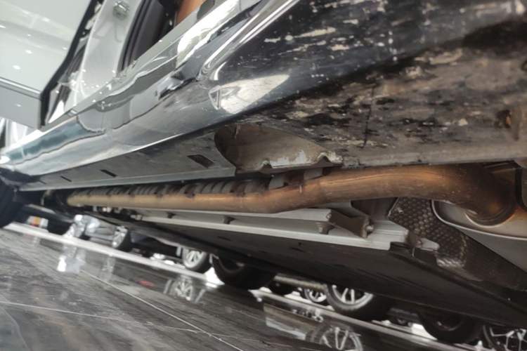 Used VOYAH PASSION 2024 PHEV Four-Wheel Drive Ultra-Long Range Executive Edition Right Side Sill