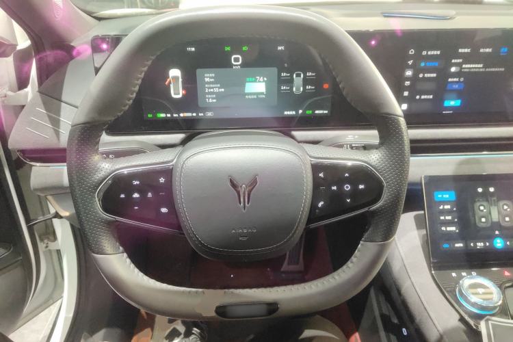 Used VOYAH PASSION 2024 PHEV Four-Wheel Drive Ultra-Long Range Flagship Model Steering Wheel