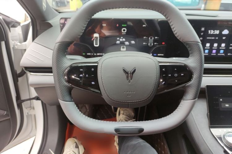 Used VOYAH PASSION 2024 PHEV Four-Wheel Drive Ultra-Long Range Executive Edition Steering Wheel