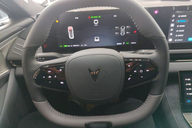 Used VOYAH PASSION 2024 PHEV Four-Wheel Drive Ultra-Long Range Flagship Model Steering Wheel