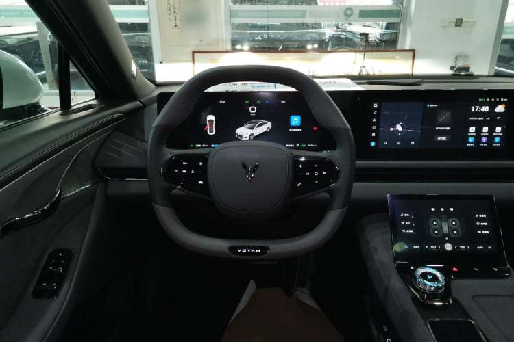 Used VOYAH PASSION 2024 PHEV Four-Wheel Drive Ultra-Long Range Executive Edition Steering Wheel