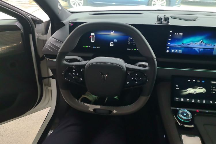 Used VOYAH PASSION 2024 PHEV Four-Wheel Drive Ultra-Long Range Executive Edition Steering Wheel
