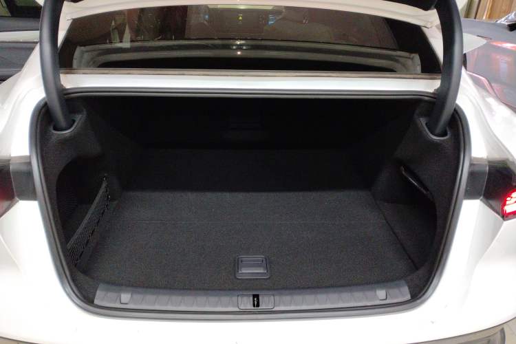 Used VOYAH PASSION 2024 PHEV Four-Wheel Drive Ultra-Long Range Executive Edition Trunk