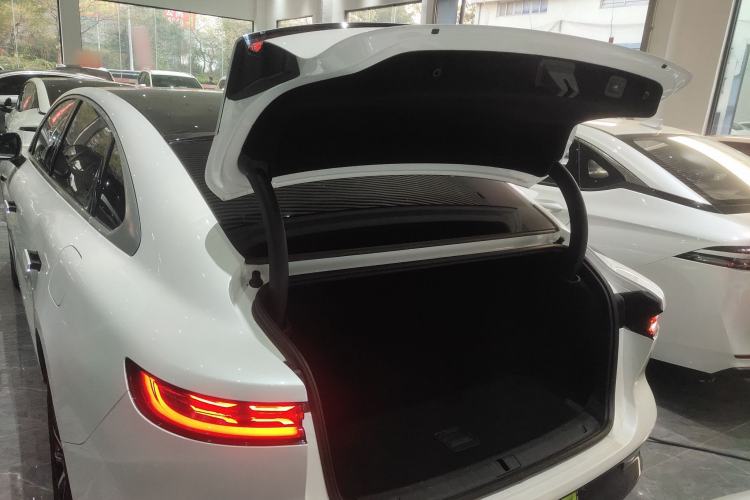 Used VOYAH PASSION 2024 PHEV Four-Wheel Drive Ultra-Long Range Flagship Model Trunk