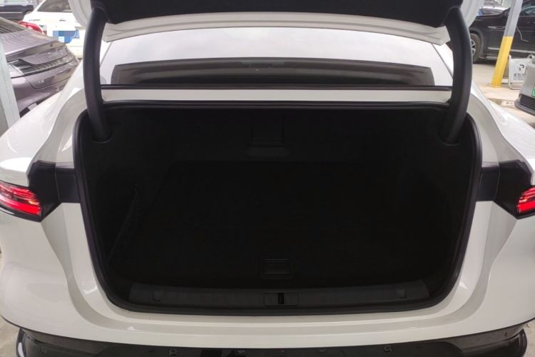 Used VOYAH PASSION 2024 PHEV Four-Wheel Drive Ultra-Long Range Executive Edition Trunk