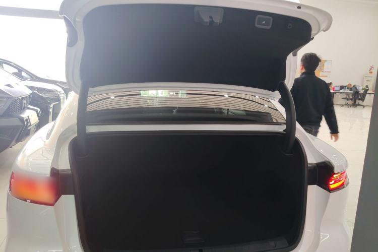 Used VOYAH PASSION 2024 PHEV Four-Wheel Drive Ultra-Long Range Flagship Model Trunk