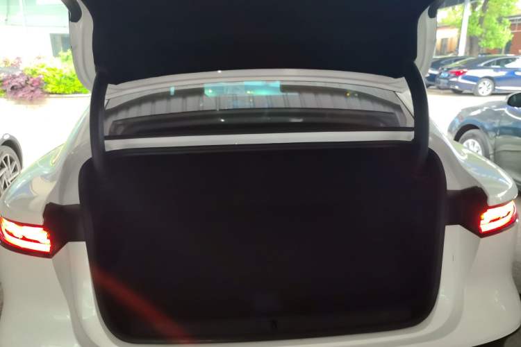 Used VOYAH PASSION 2024 PHEV Four-Wheel Drive Ultra-Long Range Executive Edition Trunk