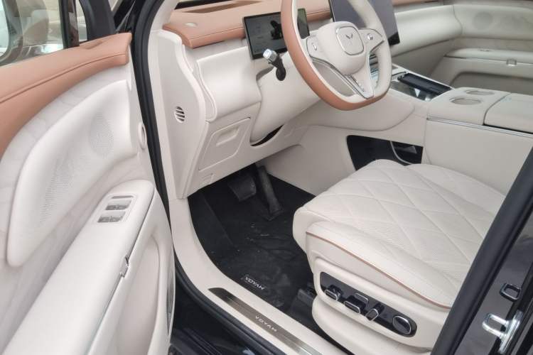 Used VOYAH Titan 2026 Model Max+ Driver Seat