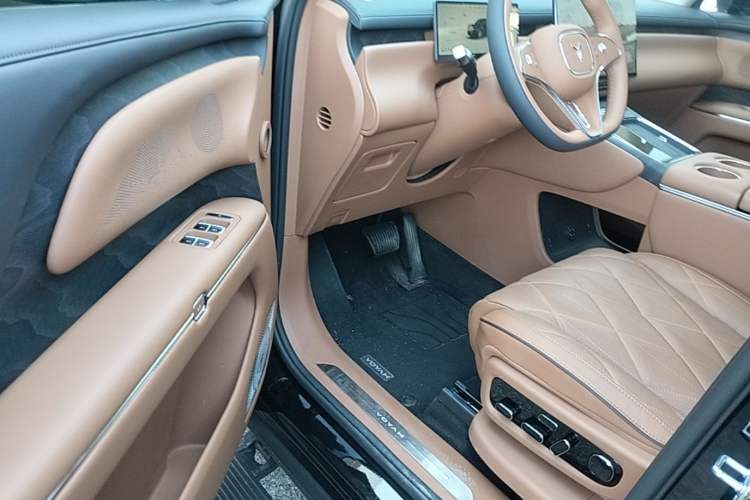 Used VOYAH Titan 2026 Model Max+ Driver Seat