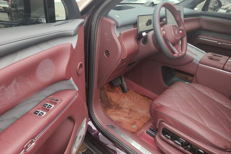 Used VOYAH Titan 2026 Model Max+ Driver Seat