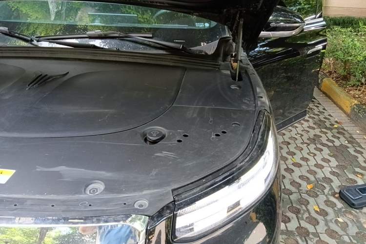 Used VOYAH Titan 2026 Model Max+ Engine Bay Left