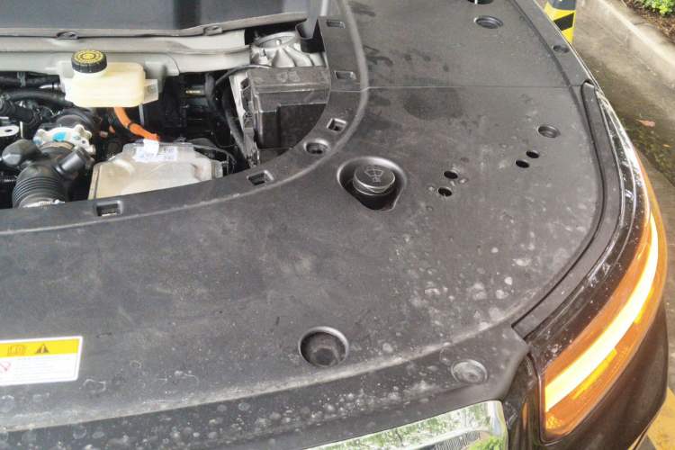 Used VOYAH Titan 2026 Model Ultra Engine Bay Left