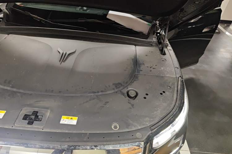 Used VOYAH Titan 2026 Model Max Engine Bay Left