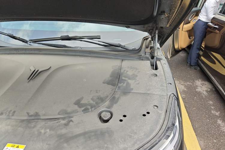 Used VOYAH Titan 2026 Model Max Engine Bay Left