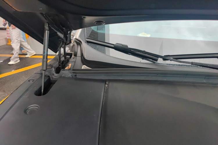 Used VOYAH Titan 2026 Model Max+ Engine Bay Right