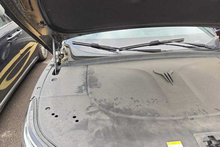 Used VOYAH Titan 2026 Model Max Engine Bay Right