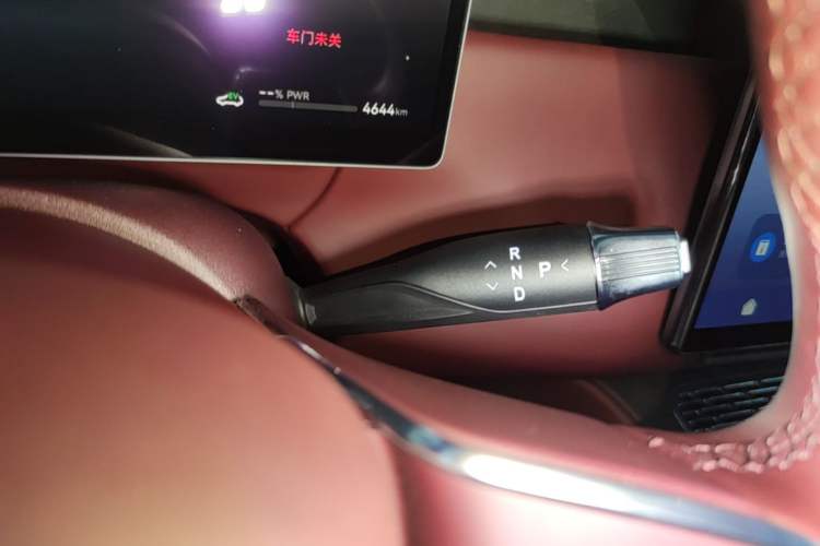 Used VOYAH Titan 2026 Model Max+ Gear Lever