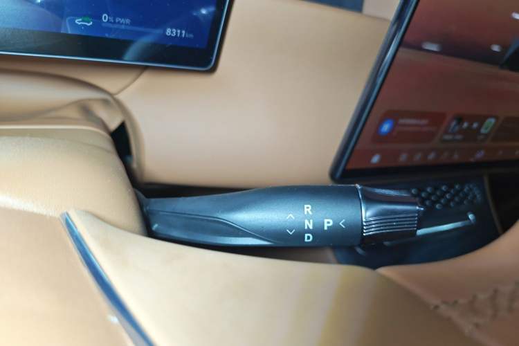 Used VOYAH Titan 2026 Model Max+ Gear Lever