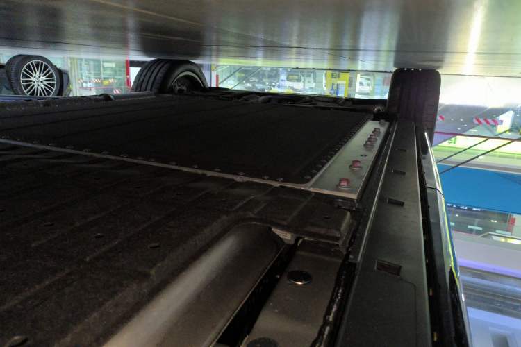 Used VOYAH Titan 2026 Model Max Left Side Sill