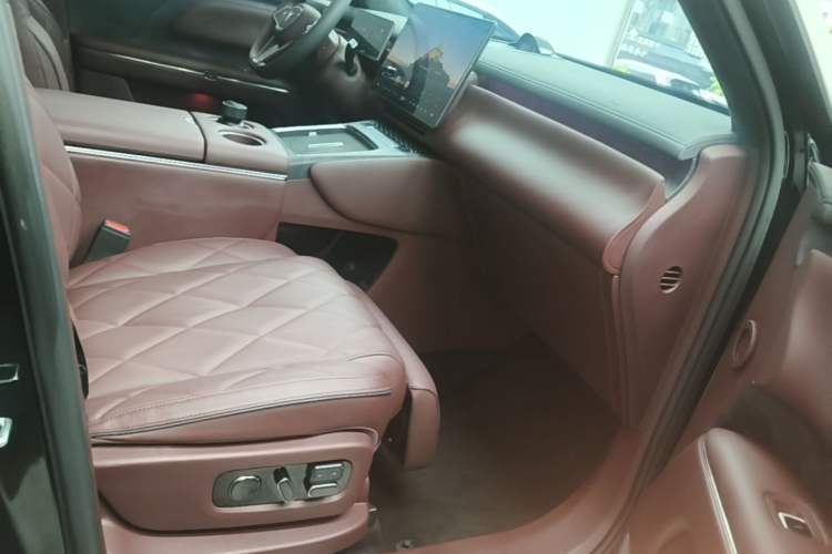 Used VOYAH Titan 2026 Model Max+ Right Front Seat