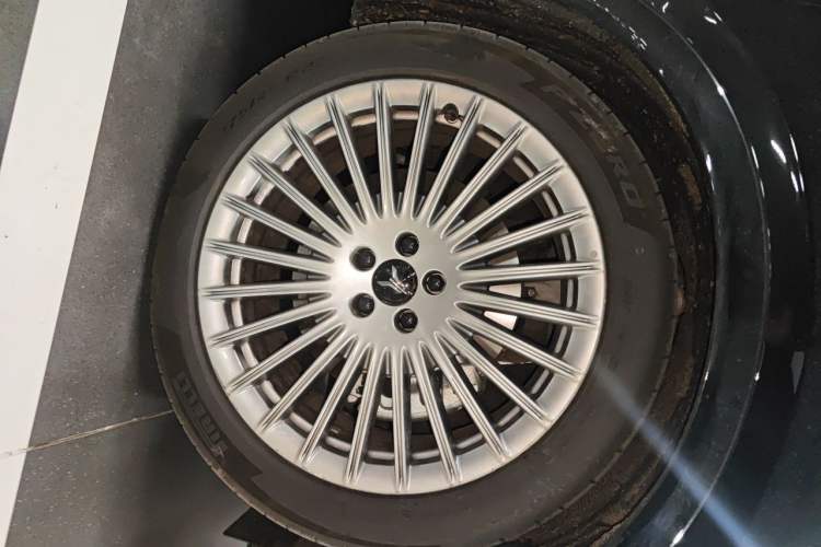Used VOYAH Titan 2026 Model Max Right Front Wheel Hub