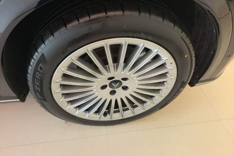 Used VOYAH Titan 2026 Model Max+ Right Front Wheel Hub