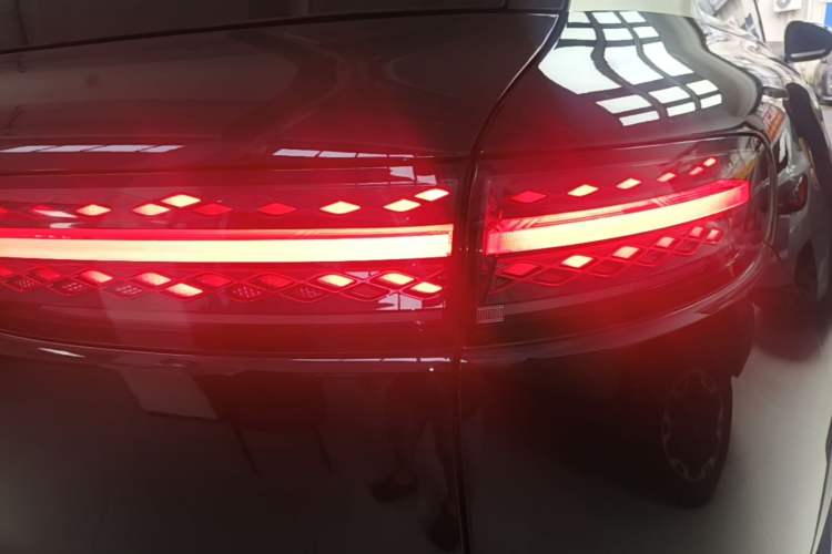 Used VOYAH Titan 2026 Model Max+ Right Rear Taillight