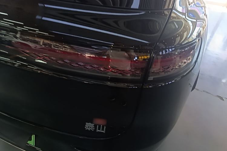 Used VOYAH Titan 2026 Model Max+ Right Rear Taillight
