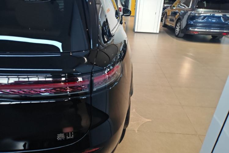 Used VOYAH Titan 2026 Model Max+ Right Rear Taillight