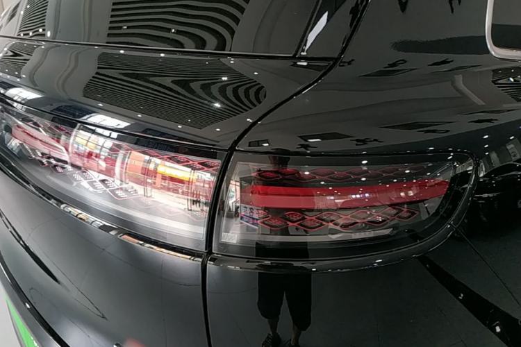 Used VOYAH Titan 2026 Model Max+ Right Rear Taillight