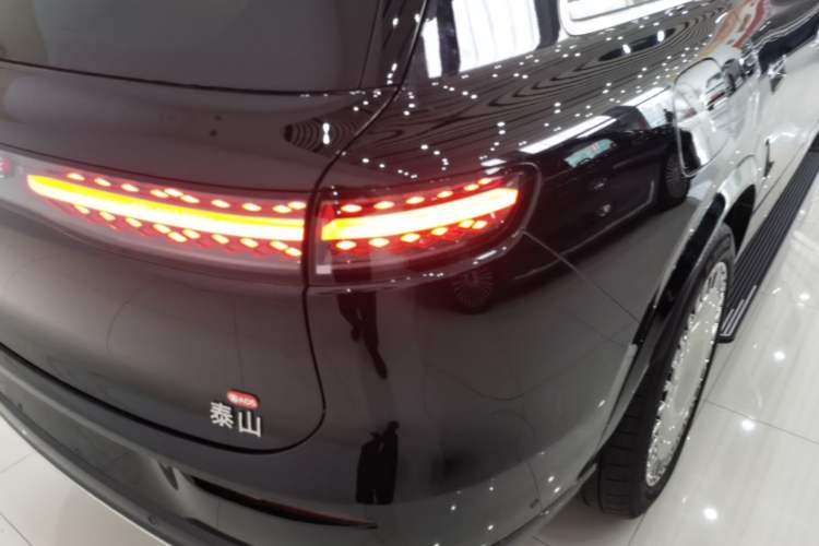 Used VOYAH Titan 2026 Model Max+ Right Rear Taillight