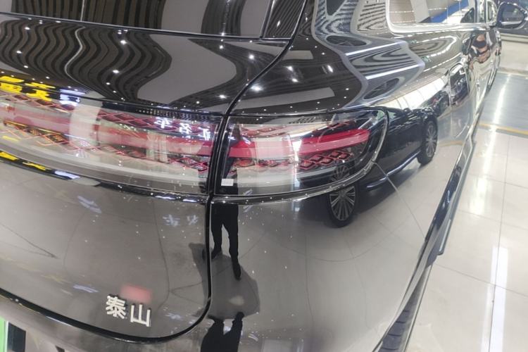 Used VOYAH Titan 2026 Model Max+ Right Rear Taillight